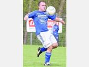 Voll auf Kurs: Mirco Kleinmann und der TSV Mengsberg sind wieder im Geschft um die letzten Tickets in der Fuball-Verbandsliga. Der bullige Strmer besttigte seine gute Form durch den Treffer zum zwischenzeitlichen 2:0. Foto: Hahn