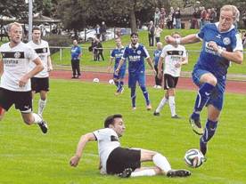 Starker Auftritt: Stefan Hoffmann lieferte eine ordentliche Partie im Trikot der Dietemnner ab. Hier setzt er sich in der 64. Minute gegen seinen Gegenspieler durch und bereitet mit prziser Eingabe den 2:2-Ausgleich durch Daniel Wagner vor. Foto: Stefan Konklowsky