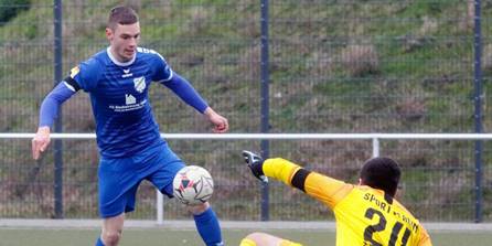 Matchwinner: Daniel Thur (links) erzielte beide Treffer beim Sieg des VfB Ginsheim in der Fuball-Hessenliga gegen den Abstiegskandidaten SV Steinbach. Foto: Vollformat/Andr Dziemballa