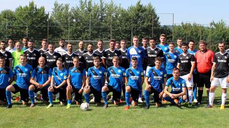 https://www.hersfelder-zeitung.de/bilder/2019/06/28/12752133/563679333-jubilaeumsgaeste-trotz-schweisstreibender-temperaturen-lieferten-fussballer-fv-friedlos-in-schwarz-und-hessenligisten-stein-3Va7.jpg