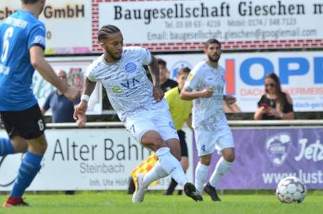 https://www.bayern-alzenau.com/images/contentbilder/Hessenliga/Saison%2020212022/Hessenliga/5.%20in%20Steinbach/DSC_5047.jpg